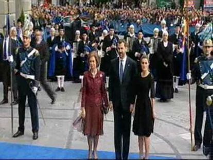 La Reina, Don Felipe y Doña Letizia presiden los Príncipe de Asturias