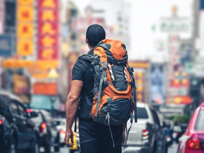 Una selección de mochilas de viaje de tamaño compacto y cómodas.