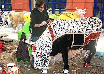 Javier Urquijo trabajando en una de sus obras.