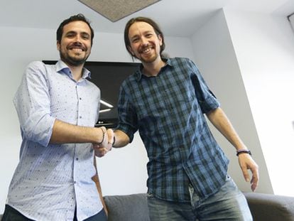 Pablo Iglesias y Alberto Garzón este miércoles durante su primera reunión.