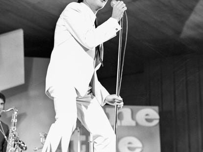 El cantante Bruno Lomas, durante un concierto en 1967 en Madrid.
