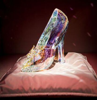Zapato de cristal creado por la firma para la reciente película de 'Cenicienta'.