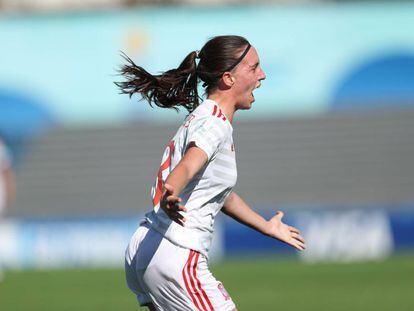 Eva Navarro celebra el gol que abre el marcador en el partido contra Corea del Sur. 