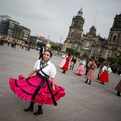 Participants in historical costumes get ready to take part in the parade to mark the celebration of the 111th anniversary of the Mexican Revolution at the Zocalo Square in Mexico City, Mexico November 20, 2021. REUTERS/Gustavo Graf
