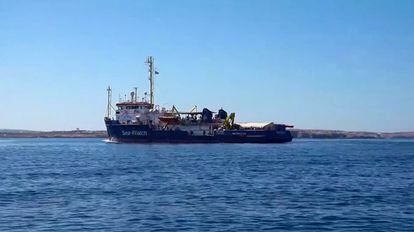 La nave 'Sea Watch 3' entrando a aguas italianas para desembarcar en la isla de Lampedusa.