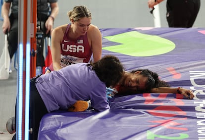 María Vicente on the mat after being injured.