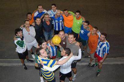 Equipo de fútbol gaélico en la cancha de entrenamiento de A Coruña.