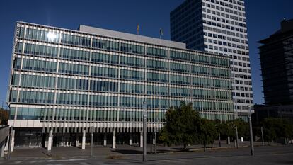 En la imagen, distrito administrativo de la Generalitat en la Zona Franca.