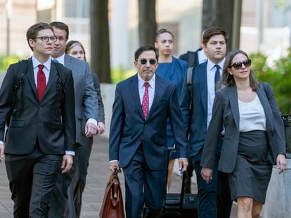 Los fiscales del Departamento de Justicia, a su llegada a la primera sesión del juicio por monopolio contra Google.