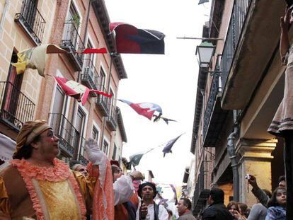 Actores y figurantes, en el Mercado Cervantino de Alcalá de Henares.