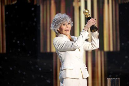 Jane Fonda, con su premio Cecil B. De Mille en los Globos de Oro 2021.