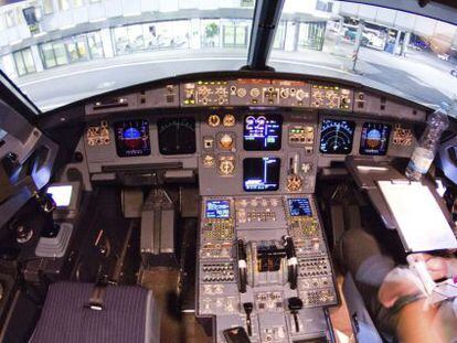 Imagen de la cabina de un Airbus A320, el mismo modelo que el avi&oacute;n siniestrado.