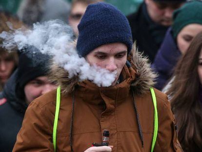 El cigarrillo electrónico repunta cuatro años después de su regulación