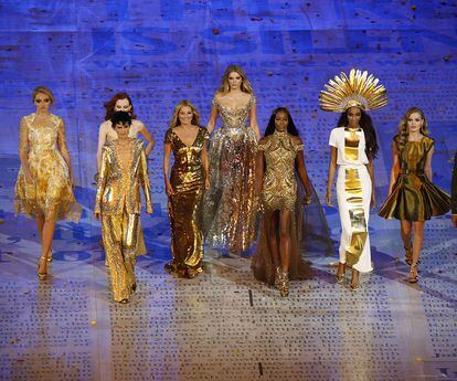 Kate Moss, Naomi Campbell, Lily Cole, Alessandra Ambrosio, Jourdan Dunn, Karen Elson, Georgia May Jagger y Stella Tennant en la ceremonia de clausura de los Juegos Olímpicos de Londres.
