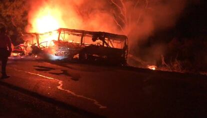 El incendio del autobús en la carretera de Ciudad Victoria a Monterrey.