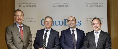 De izquierda a derecha: Carlos Morán, director de recursos humanos en Cepsa; Juan Chozas, director corporativo de personas de Bankia; Guillermo Tena, director del Instituto Cuatrecasas de Estrategia Legal de Recursos Homanos; y Luis Blas, director de recursos humanos de Altadis. 