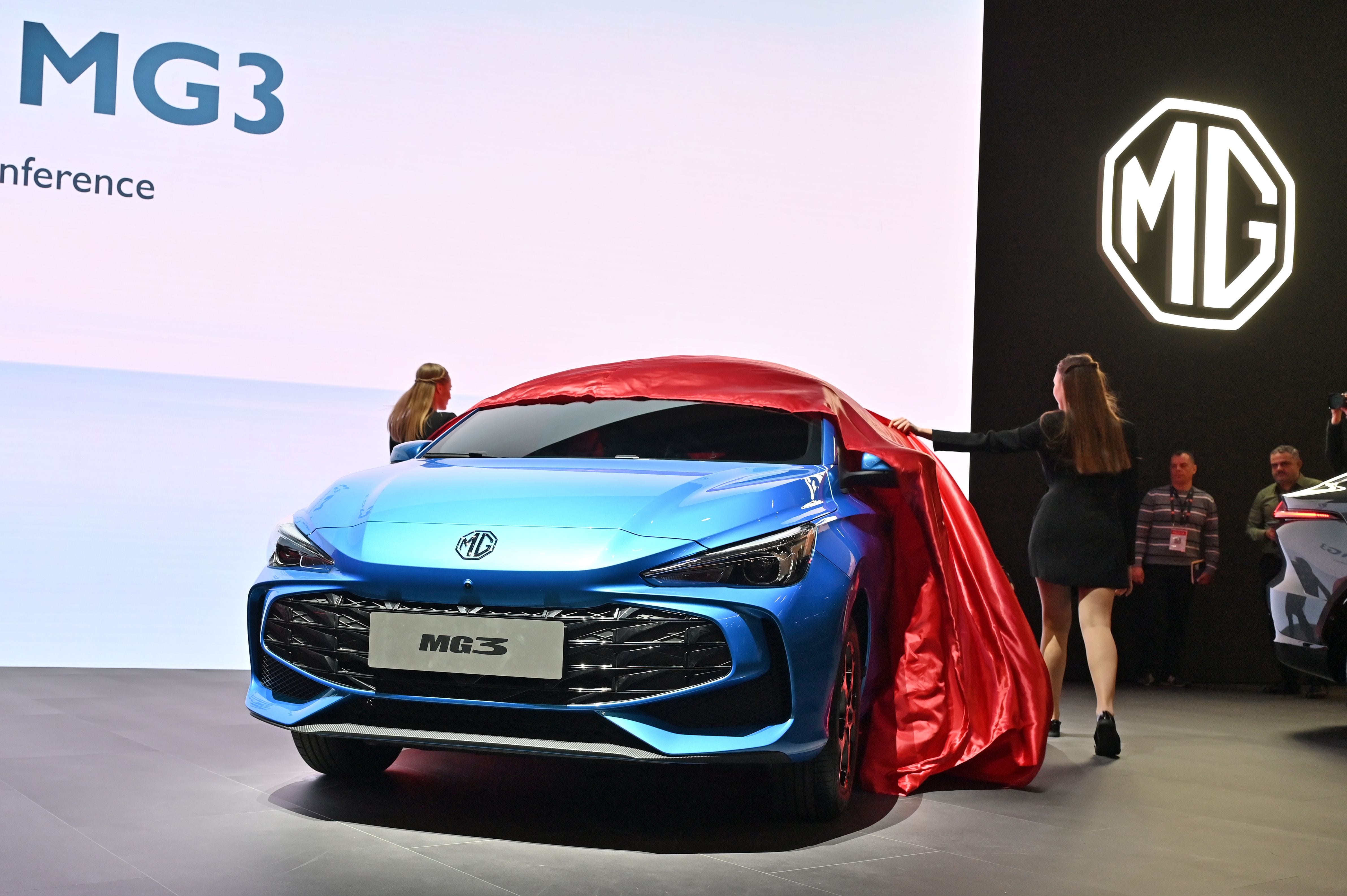 MG amenaza el dominio de Toyota: la china pone a la venta su primer híbrido por menos de 18.000 euros