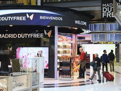 Área del 'duty free' en el aeropuerto de Madrid-Barajas.