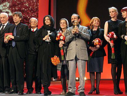 Los premiados de la 61 edición de la Berlinale, junto con miembros del jurado y el director del Festival