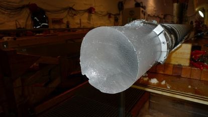 Sección de uno de los núcleos de hielo usados en el estudio.