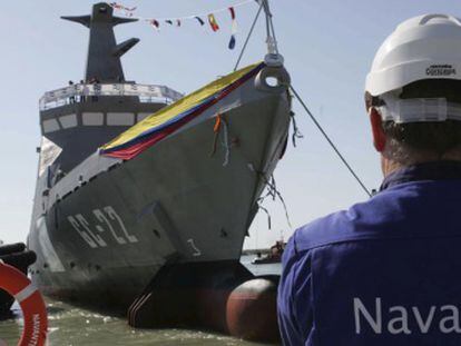 Un trabajador de Navantia en el astillero de SanFernando-Puerto Real (C&aacute;diz).