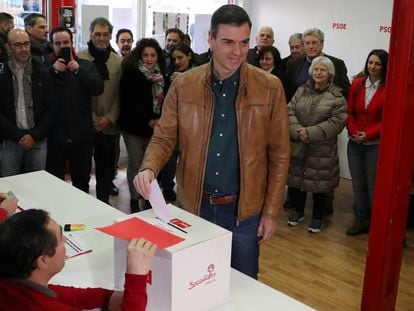 El presidente del Gobierno en funciones, Pedro Sánchez, vota el sábado en la consulta del PSOE. En vídeo, luz verde a negociar con ERC.