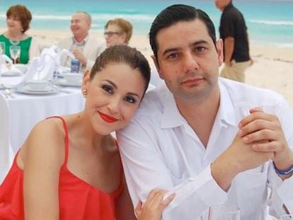 El juez mexicano Uriel Villegas junto a su esposa Mónica Barajas en una foto de redes sociales