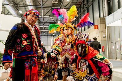 Bajo su nueva marca promocional 'Guatemala. Asombrosa e imparable', el país socio de la presente edición de la feria pone el acento en sus tradiciones, gastronomía y costumbres (fuertemente influenciadas por la cultura maya quiché), en el turismo sostenible y en sus más de 3.000 sitios arqueológicos, entre los que destacan las antiguas ciudades mayas de Tikal, Yaxhá o El Mirador, semiocultas en las selvas del Petén, al norte del país. En la imagen, máscaras empleadas en fiestas tradicionales como el baile de los Moros, el baile del Venado y el baile de los Diablos.