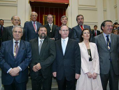 De izquierda a derecha y de arriba abajo: Tomás de la Quadra-Salcedo, Fernando Ledesma, Mariano Fernández Bermejo, Ángel Acebes, Juan Alberto Belloch, Enrique Múgica, Francisco Caamaño (actualministro de Justicia), Eugenio Rodríguez Cepeda (decano-presidente del Colegio de Registradores de España), Margarita Mariscal de Gante y Jose María Michavila.