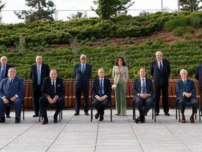 Florentino Pérez, en el centro de la imagen, junto al resto de su junta directiva.