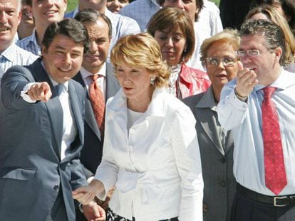 Los expresidentes Esperanza Aguirre e Ignacio González, junto a Francisco Granados en 2007.