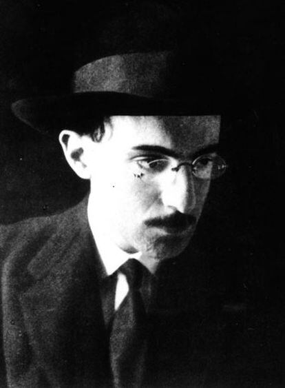 Retrato fotográfico de juventud de Fernando Pessoa.