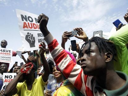 Manifestantes contra la brutalidad policial en Lagos, Nigeria, el jueves 15 de octubre de 2020.