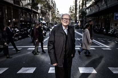 Francisco Ibáñez, el creador de 'Mortadelo y Filemón'; '13, Rue del Percebe' o 'Rompetechos', en el centro de Barcelona, donde reside.