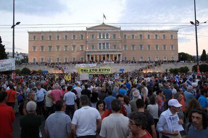 Protesta contra les polítiques d'austeritat, a Atenes aquest diumenge.