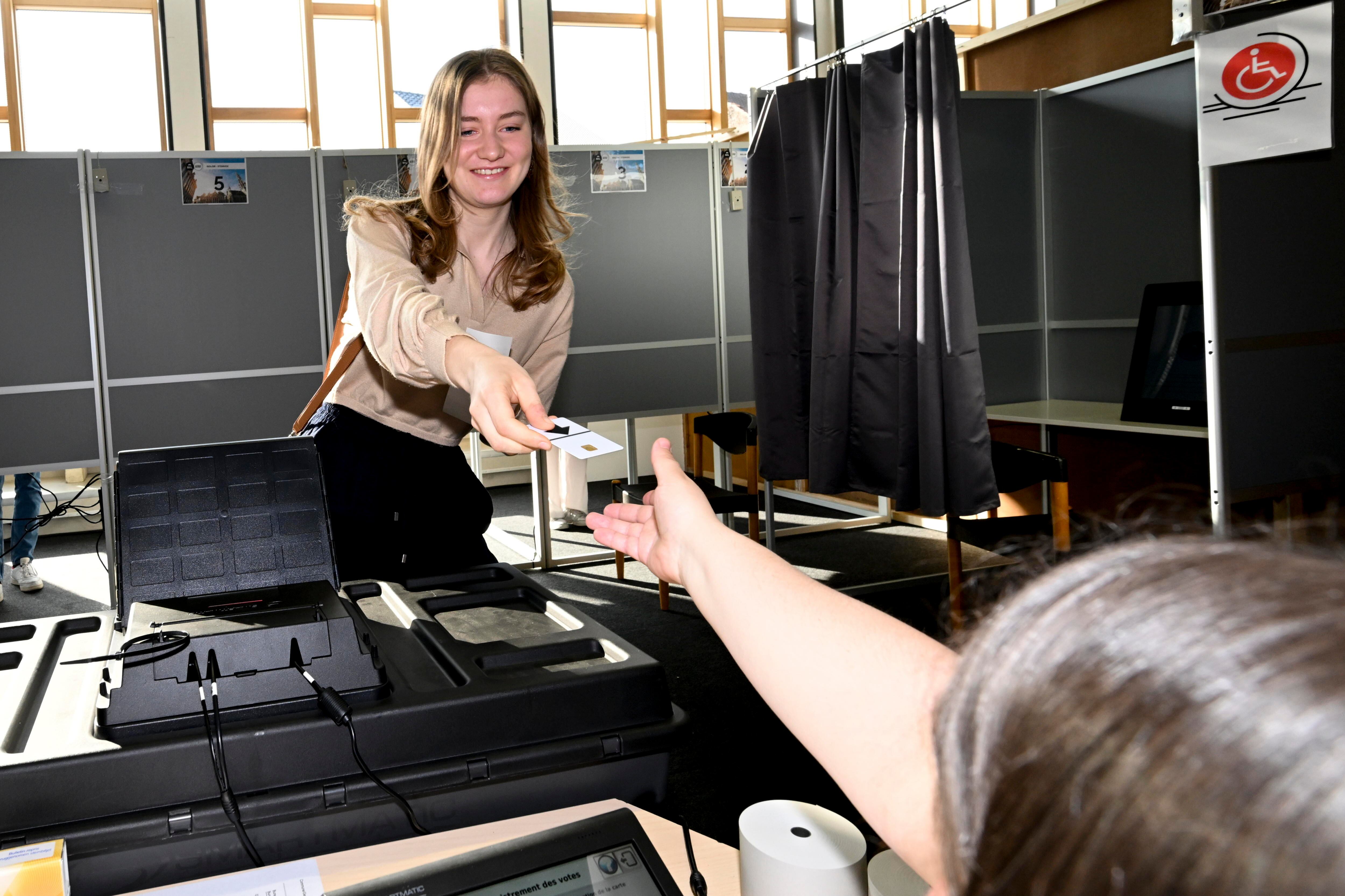 Bélgica: tres elecciones y cuatro príncipes votando