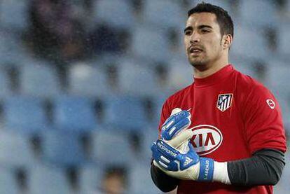 Asenjo, en un entrenamiento con el Atlético.