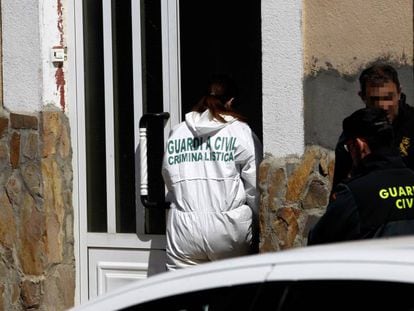 La Guardia Civil investiga en una casa de Castrogonzalo (Zamora). 