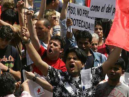 Extranjeros en la marcha del Primero de Mayo de 2005.