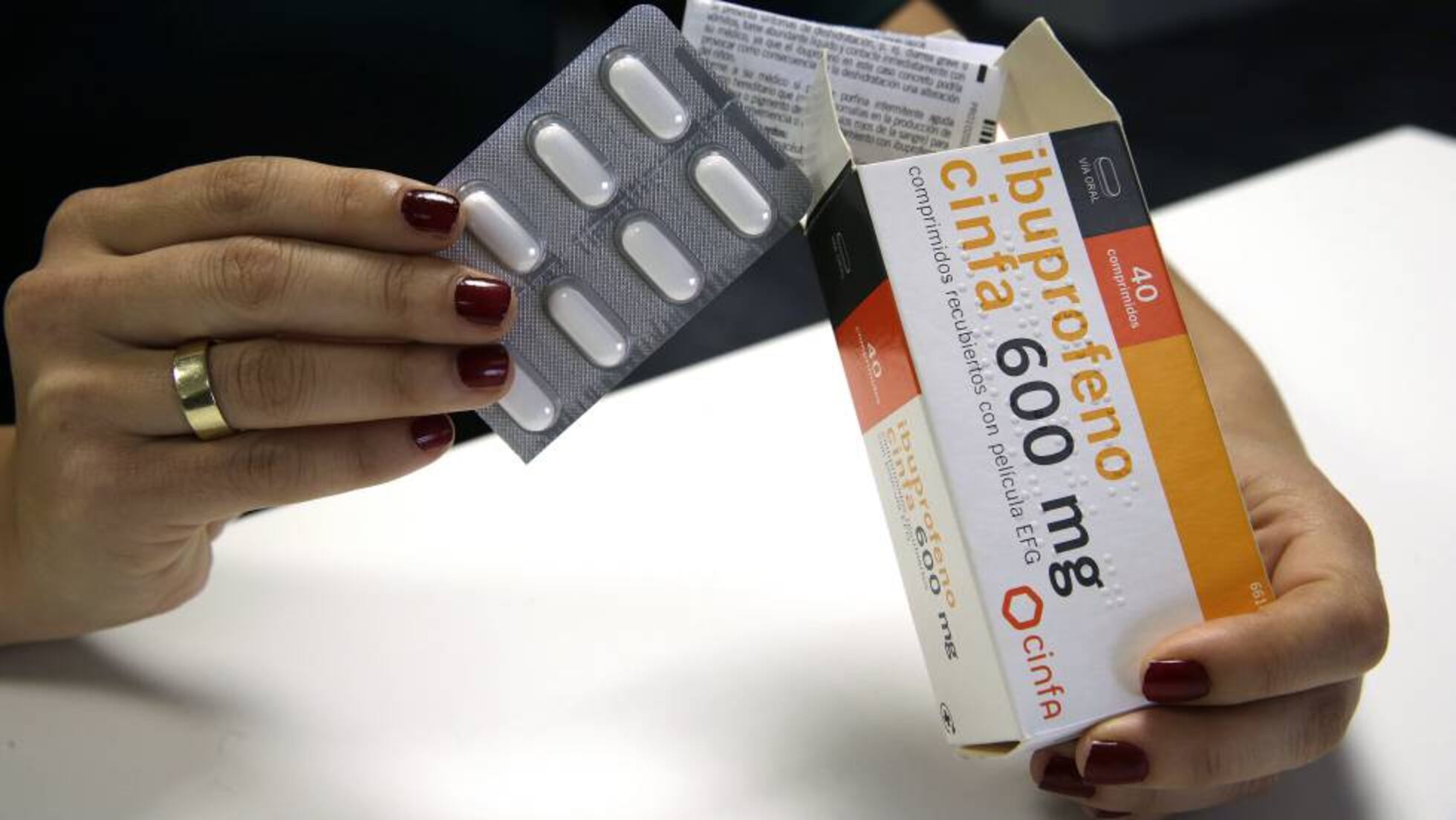 Sanidad Y Farmacéuticos Niegan Cambios En La Venta Del Ibuprofeno Y Paracetamol Sociedad El País