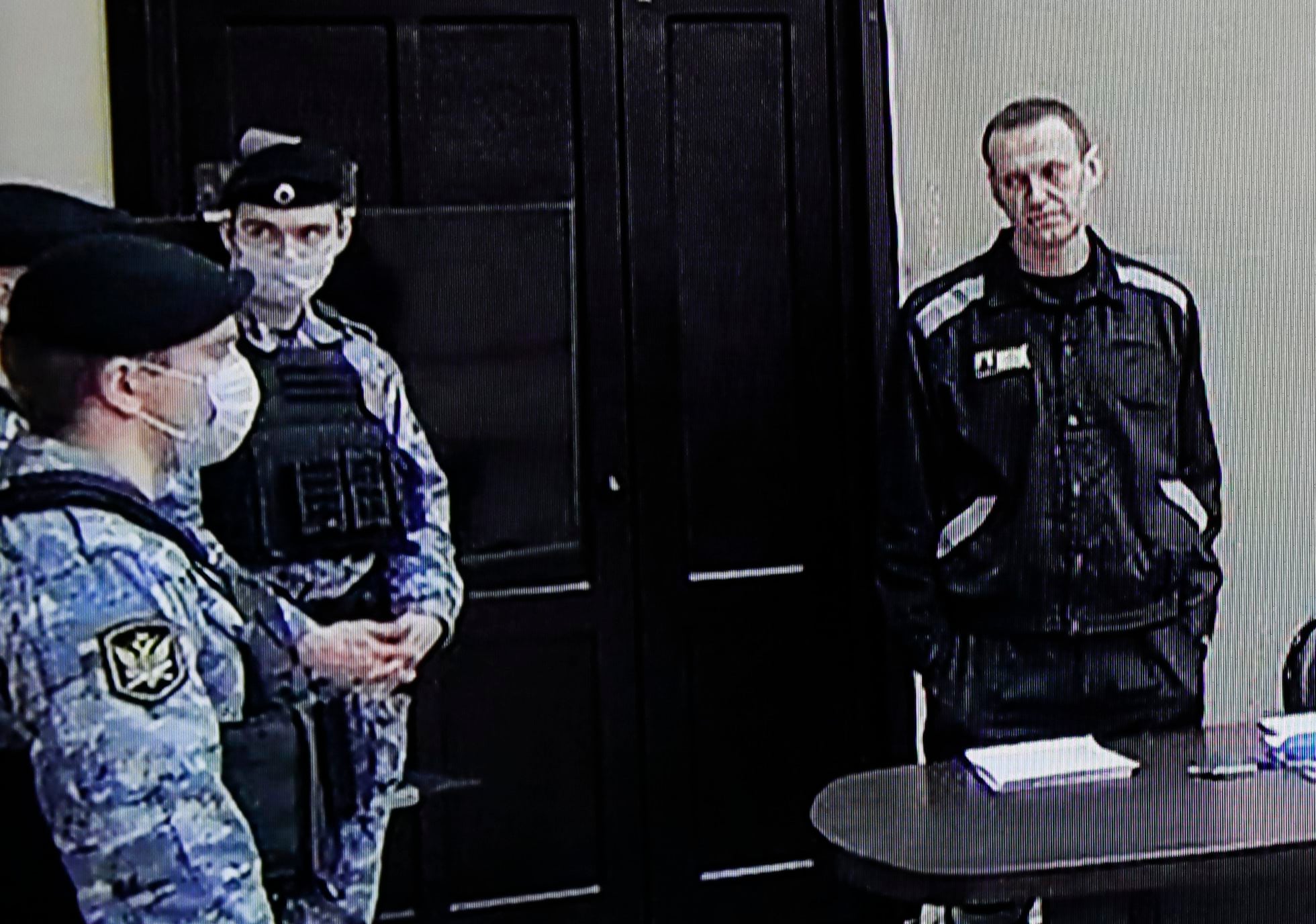 El opositor ruso Alexéi Navalni, en una imagen de vídeo que lo muestra este martes ante el tribunal que lo ha condenado.