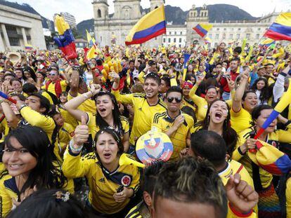 Aficionados colombianos celebran en Bogot&aacute;.