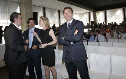 Amadeo Salvo, con algunos de sus consejeros.