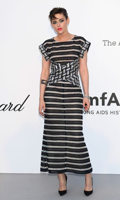Kristen Stewart, miembro del jurado, brilló con un diseño de rayas firmado por Chanel. Forma parte de la colección Crucero 2019 de la maison.