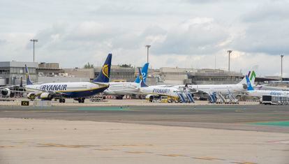 Aviones estaciones en el aeropuerto Adolfo Suárez Madrid-Barajas el 27 de abril de 2020, en plena pandemia.