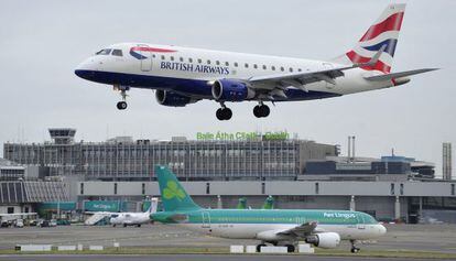 Aviones de British Airways y de Aer Lingus en el aeropuerto de Dublín.
