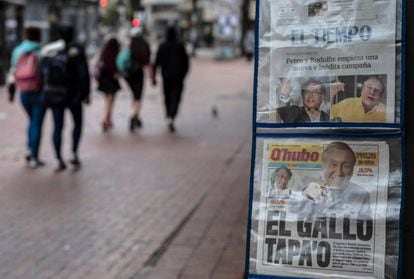 Newsstand in Bogotá with the front pages reporting that the second presidential round will be between Gustavo Petro and Rodolfo Hernández.