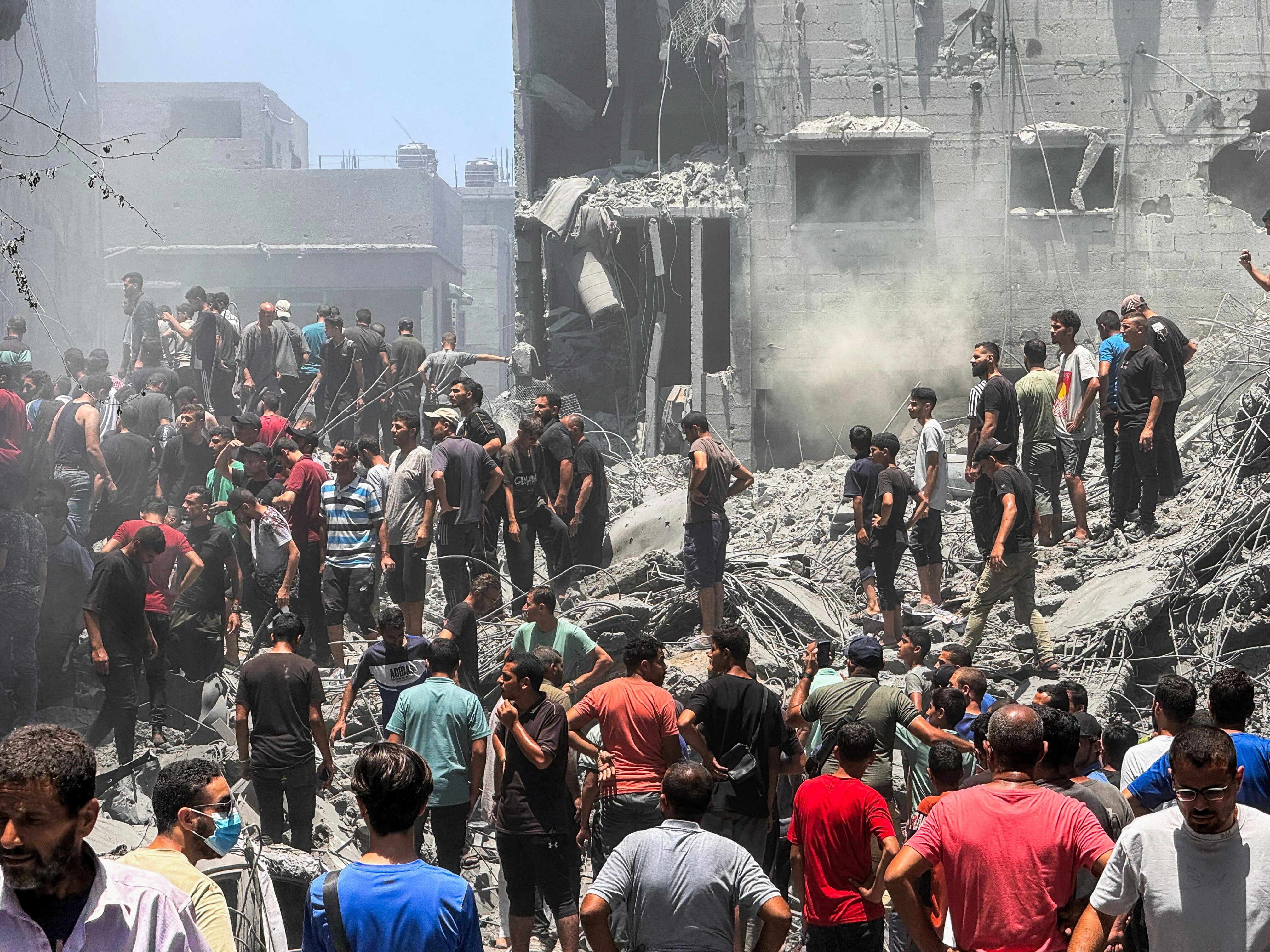 Palestinians search for casualties at the site of Israeli strikes on houses, amid Israel-Hamas conflict, at Al Shati refugee camp in Gaza City, June 22, 2024. REUTERS/Ayman Al Hassi