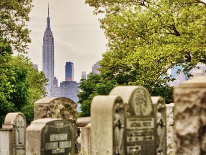 Vista de Manhattan desde el cementerio Calvary.