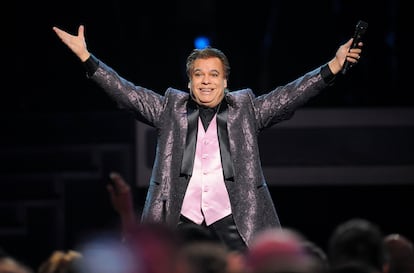 Juan Gabriel durante la entrega anual de los Grammy latino el 05 de noviembre de 2009 en Las Vegas, Nevada. 
